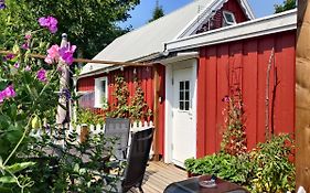Lillstugan - Centralt och havsnära i lugnt villområde